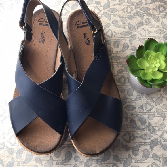 clarks soft cushion flip flops